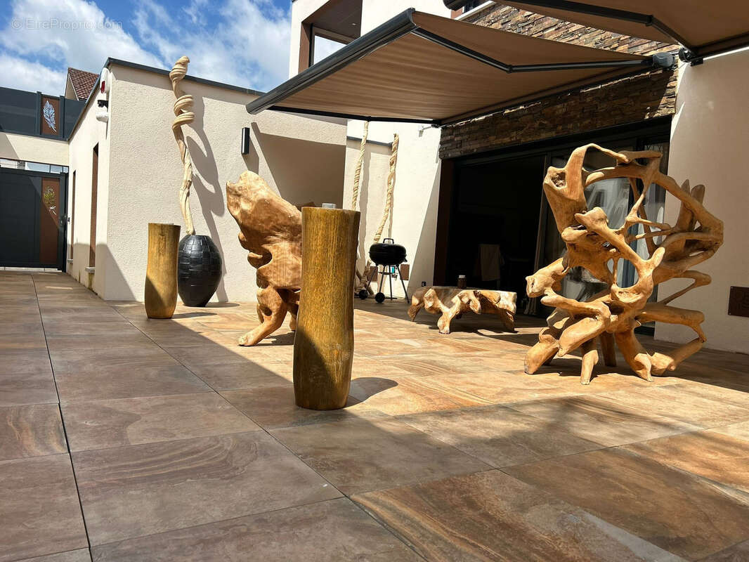 Appartement à SAINT-PRIEST-EN-JAREZ