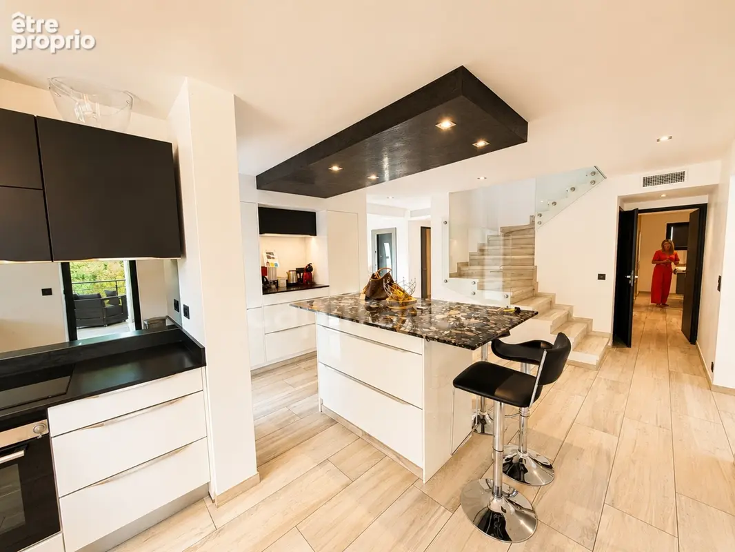 Maison à vendre 5 pièces FREJUS (83), piscine, jacuzzi, terrasses, jardin, garage - photo 5