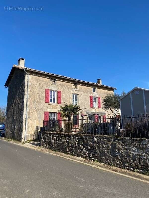  À vendre SOUDAN (79): Maison familiale pleine de charme de 143 m² avec potentiel d'aménagement - photo 7