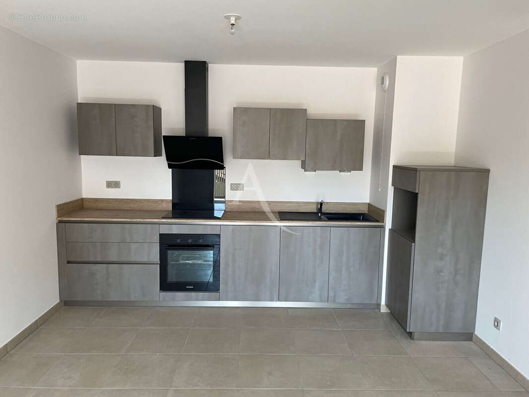Appartement à PERONNAS