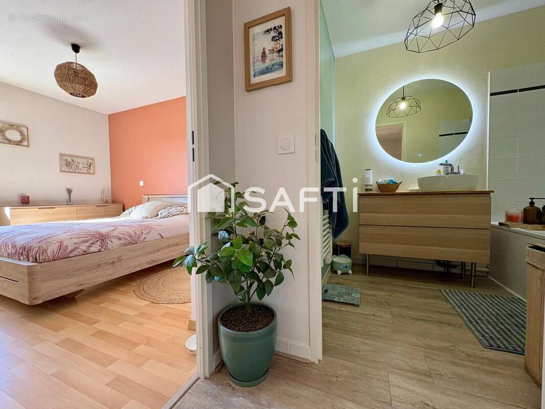 Photo 1 - Appartement à PAREMPUYRE