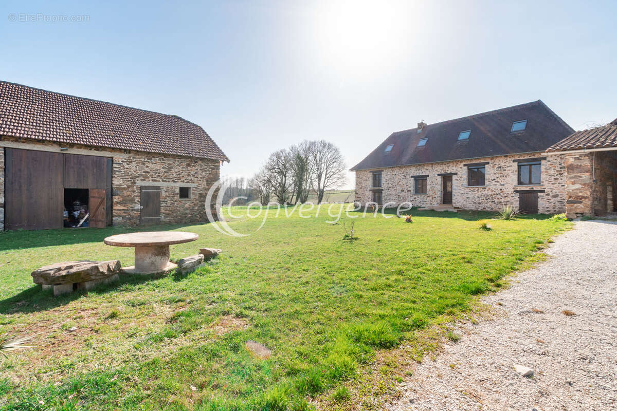 Maison à SAINT-VITTE-SUR-BRIANCE