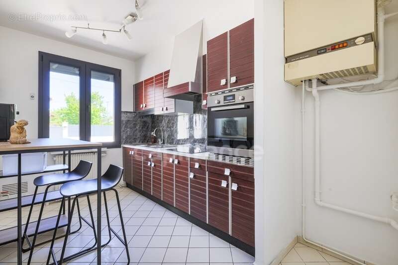 À vendre à Sainte-Geneviève-des-Bois, maison climatisée :    de 123 m², 5 chambres, véranda, garage, sans travaux et parfaitemen - photo 12