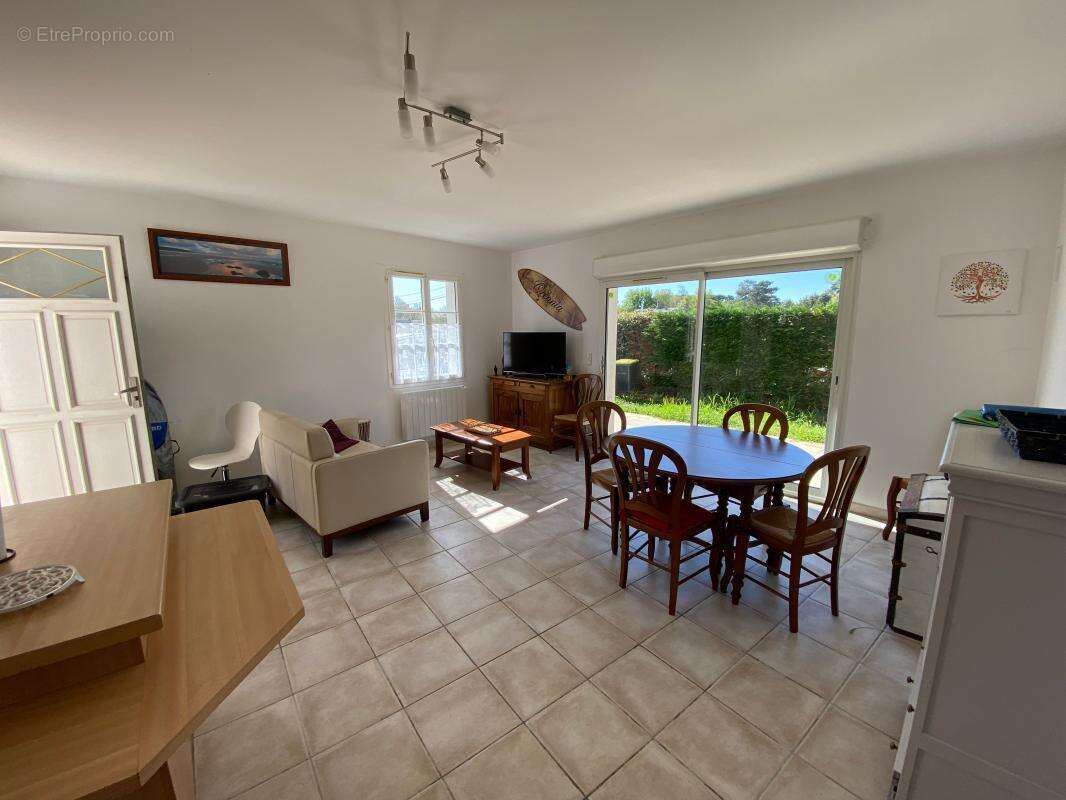 Maison à LES MATHES