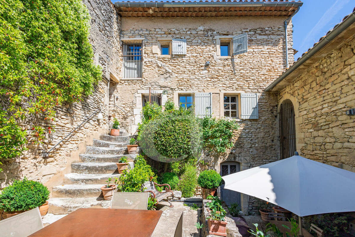 Maison à GORDES
