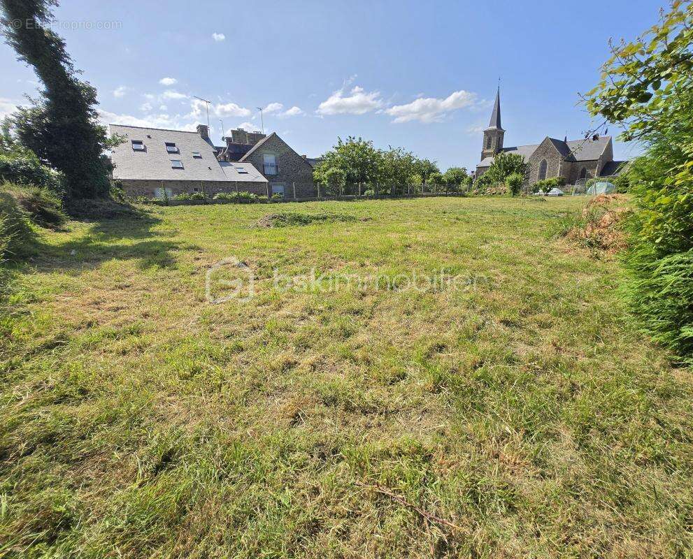 Terrain constructible 700 m²– Saint-Michel-de-Plélan (22) - photo 2