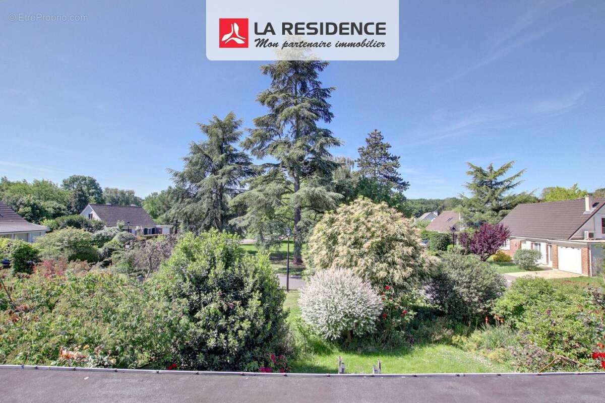 Maison 132 m² à Le Mesnil-Saint-Denis  - photo 4