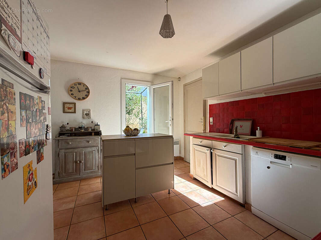 Maison à LA ROQUE-D'ANTHERON