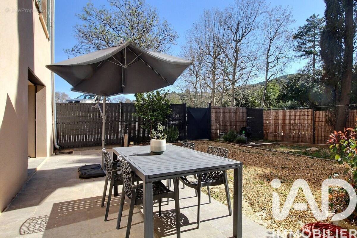 Photo 1 - Appartement à LE CASTELLET