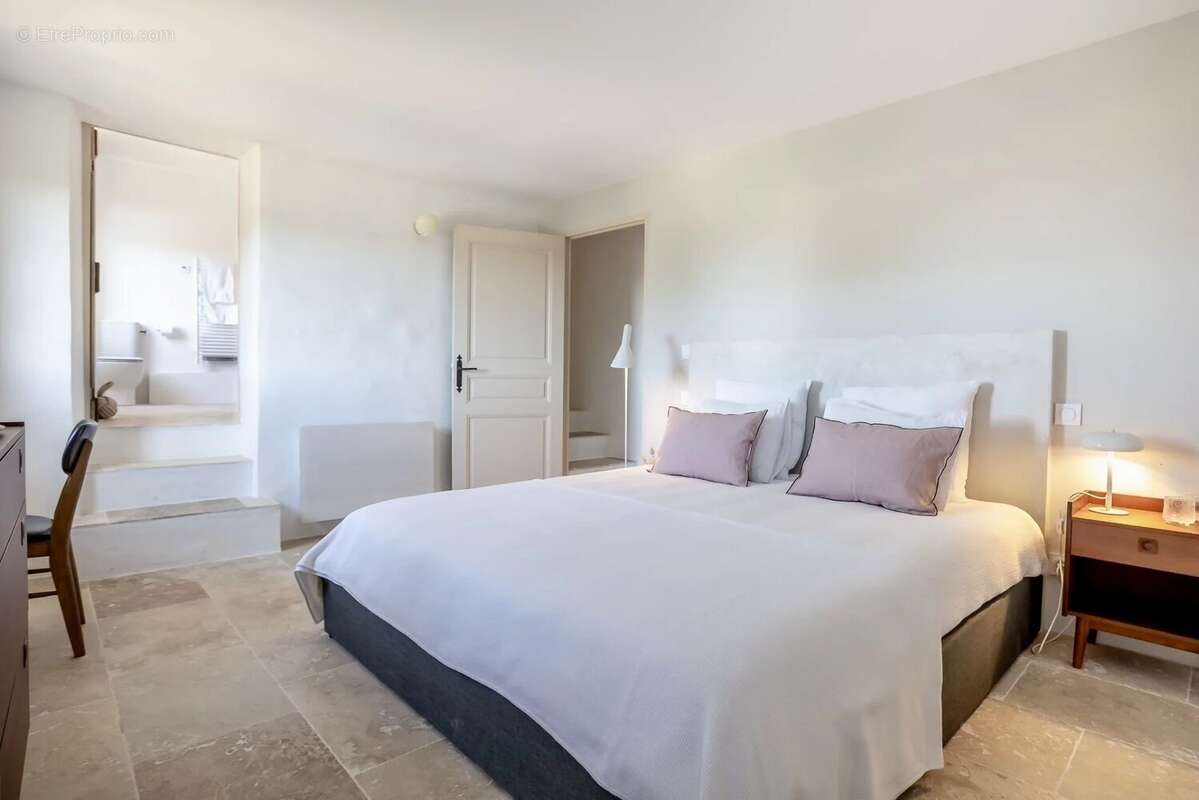 Maison à SAINT-SATURNIN-LES-APT