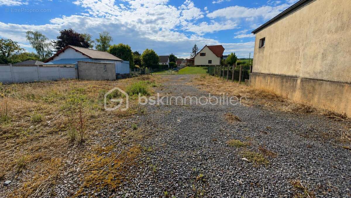 Terrain à MOY-DE-L'AISNE