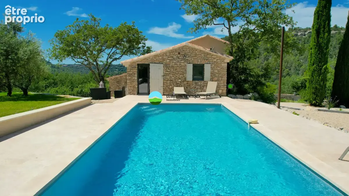 VENASQUE MAS EN PIERRE 225 m² sur plus d'un hectare de terrain arboré avec piscine et gîte. - photo 6