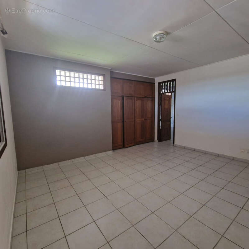 Maison à REMIRE-MONTJOLY