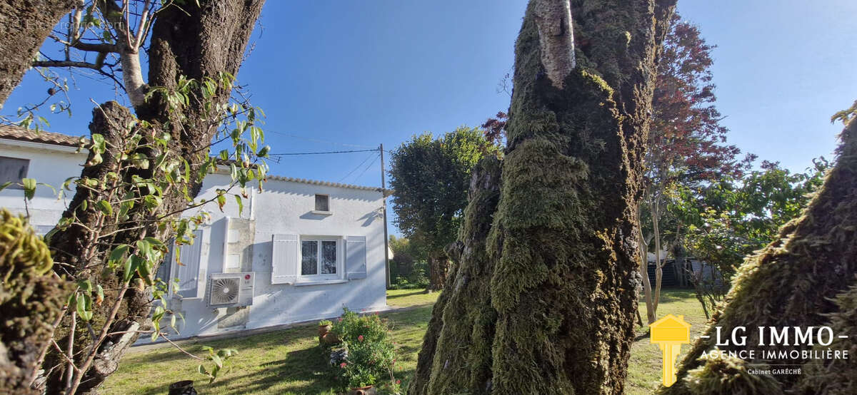 Maison à SAINT-GEORGES-DES-AGOUTS