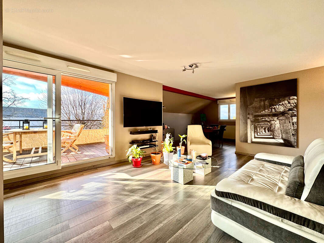 Appartement à VALLEIRY