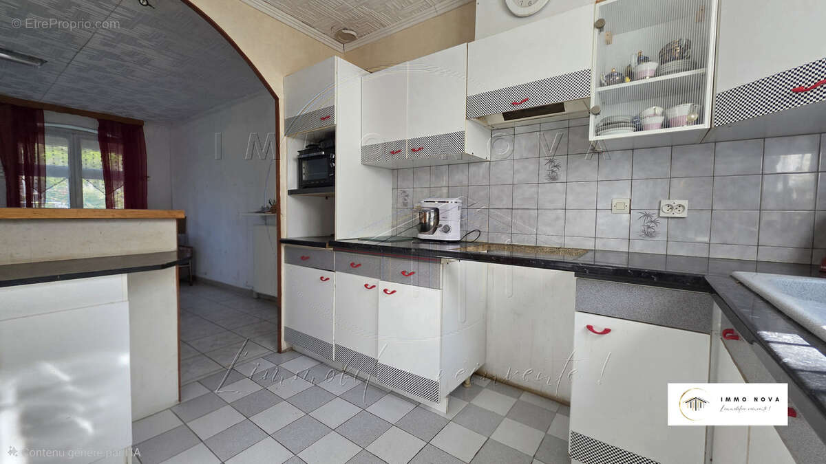 Maison à LES MARTRES-DE-VEYRE