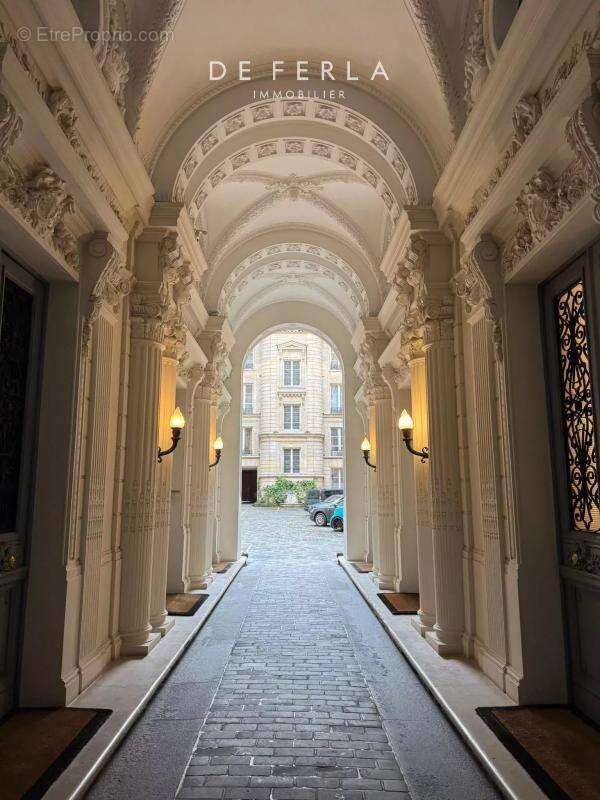 Appartement à PARIS-8E