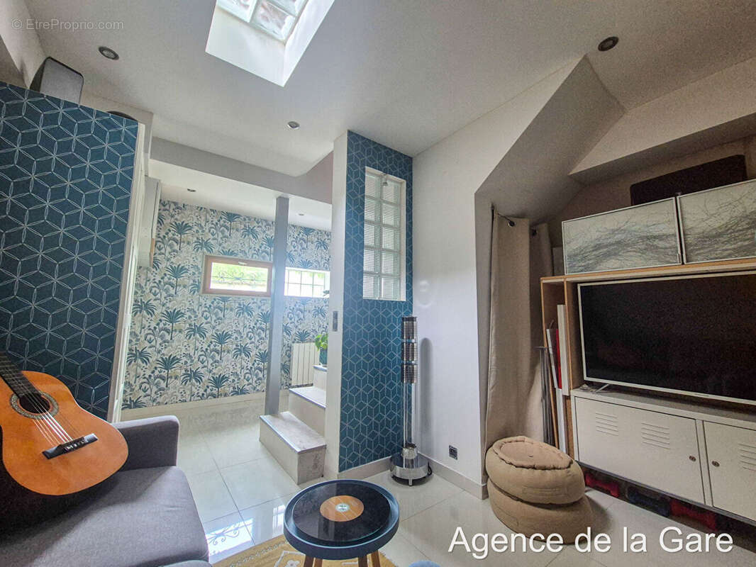 Appartement à SARTROUVILLE