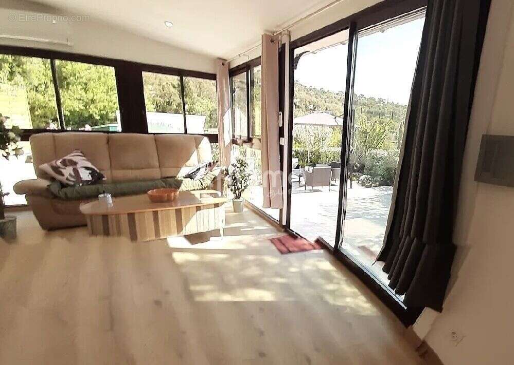 Maison à LE MUY
