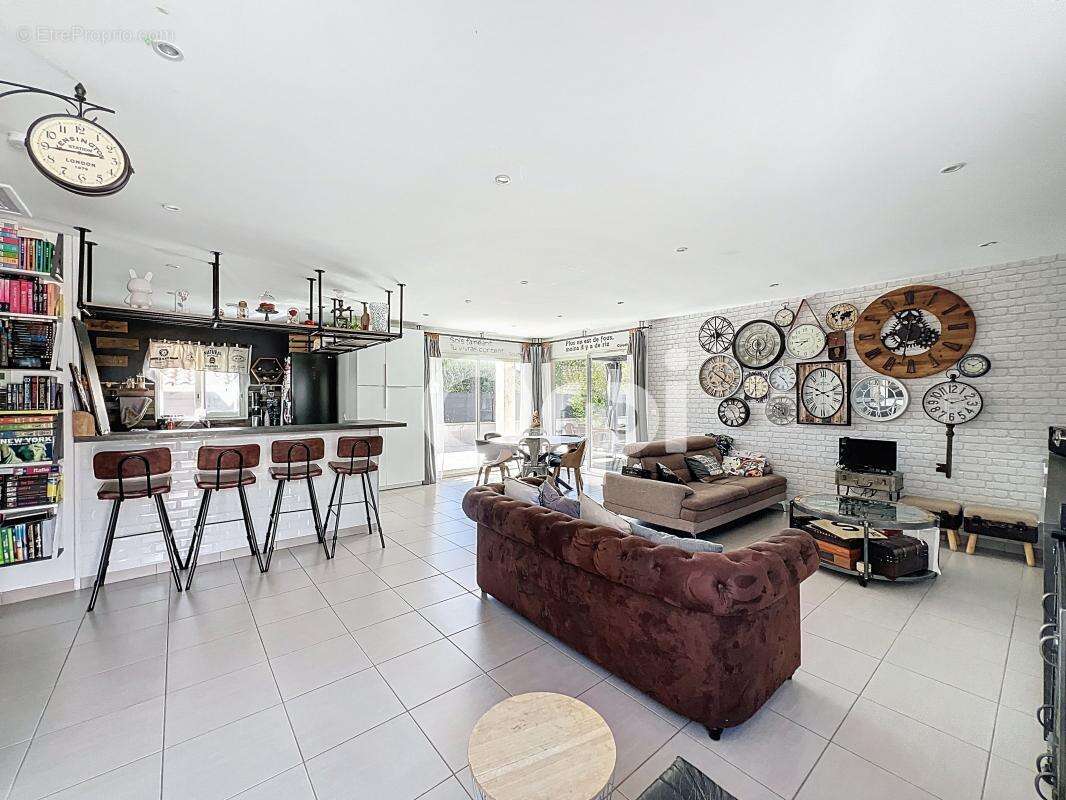 Maison à ROQUEBRUNE-SUR-ARGENS