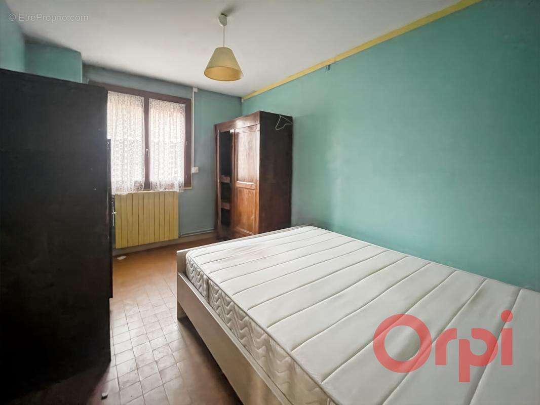 Maison à AINAY-LE-CHATEAU