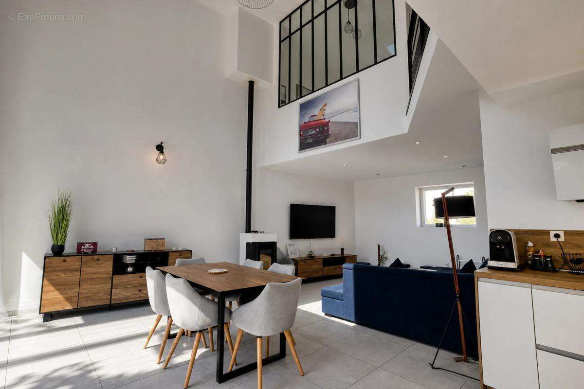Moidieu-Détourbe - Ancienne grange de 160 m² réinventée - photo 14