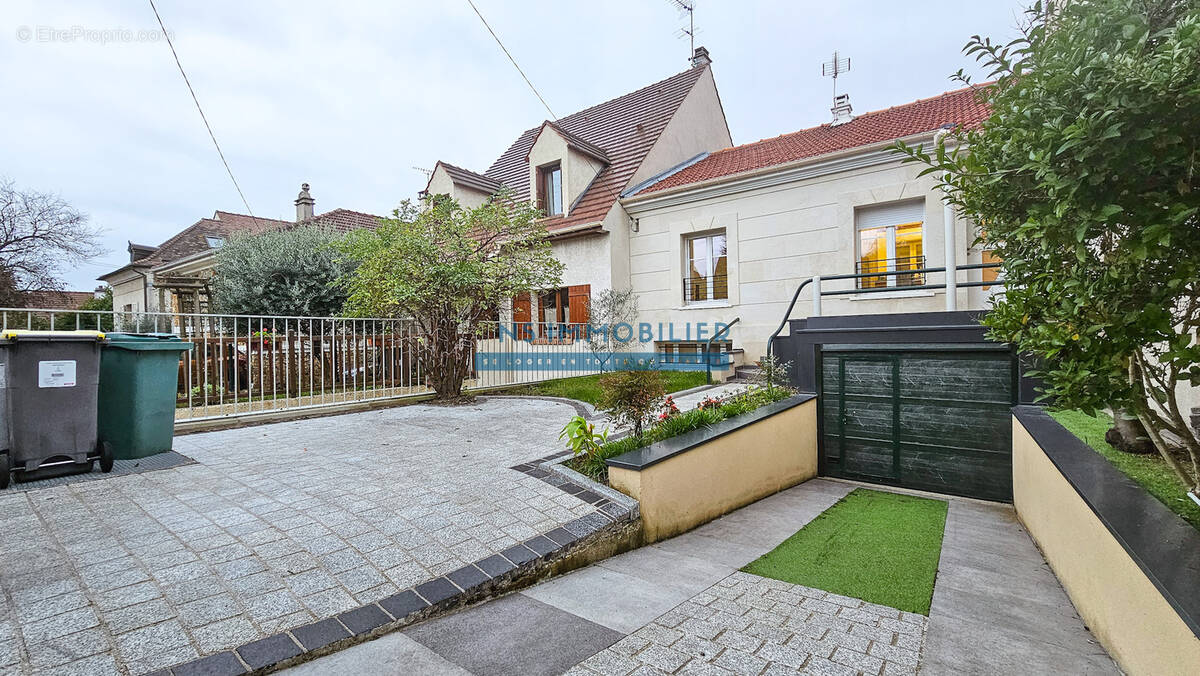 Maison à SARTROUVILLE