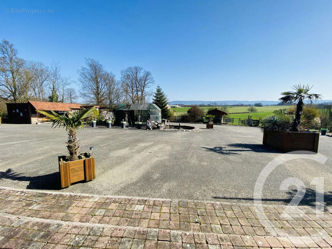 Maison à DOMMARTIN-LES-CUISEAUX