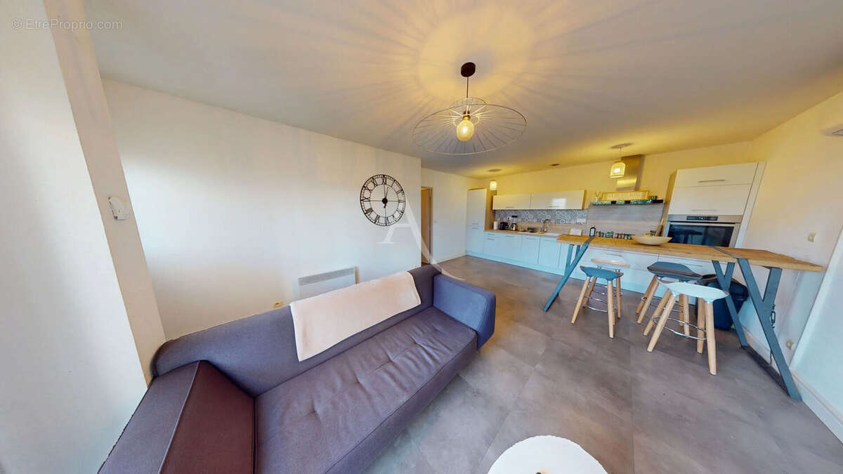 Appartement à POULX