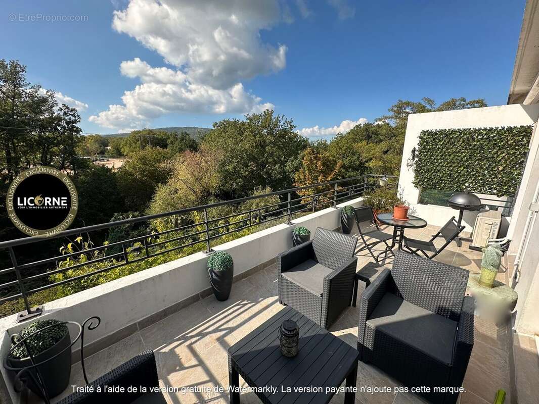 Appartement à LE PUY-SAINTE-REPARADE