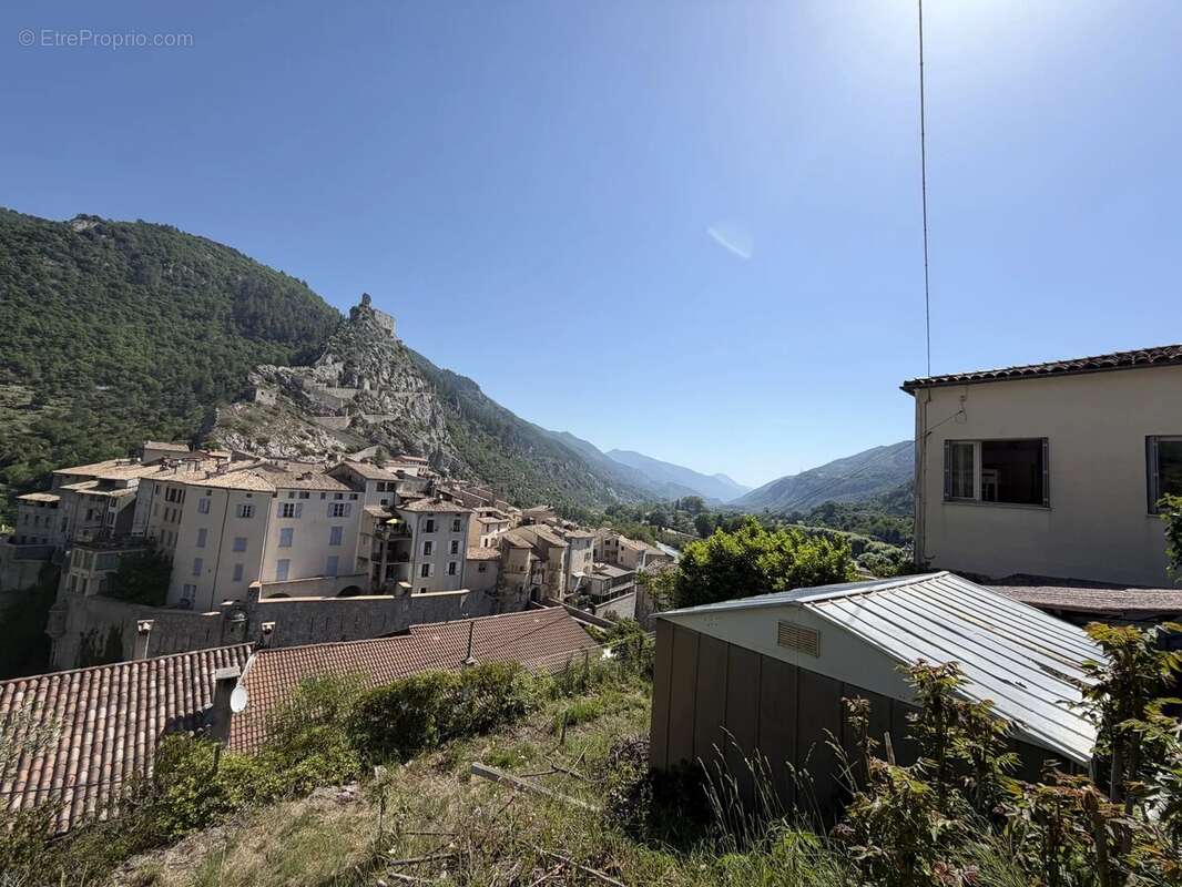 Maison à ENTREVAUX