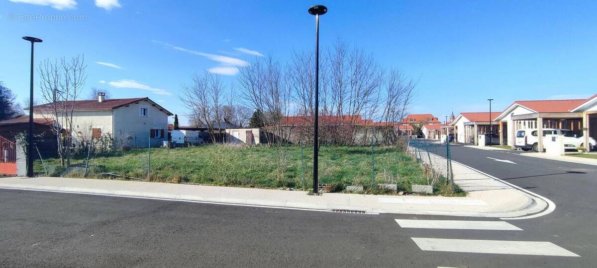 Terrain à VIC-EN-BIGORRE