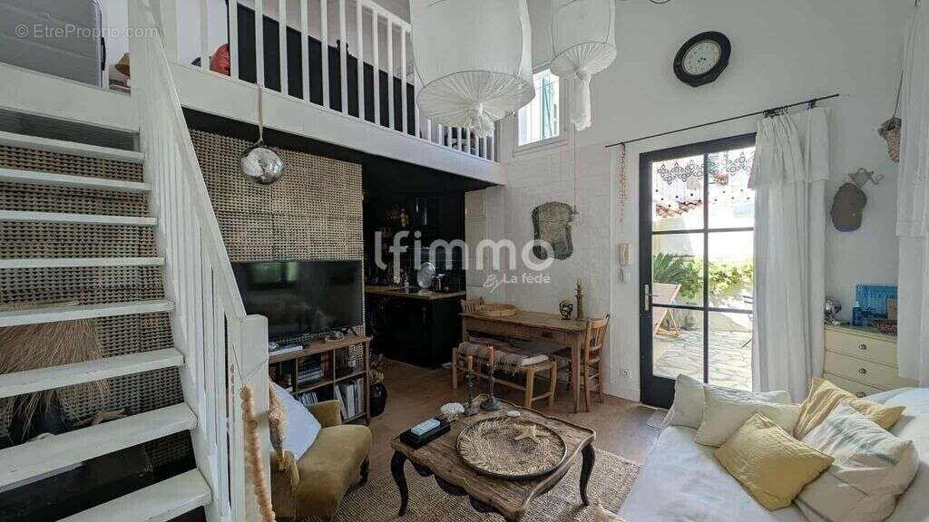 T1 avec mezzanine et piscine - photo 3