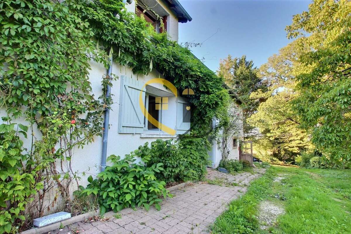 Maison à SENS-BEAUJEU