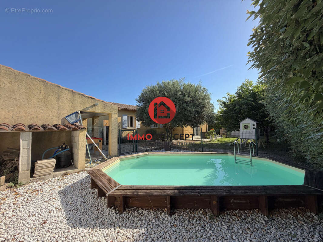 Maison à LAUDUN-L'ARDOISE