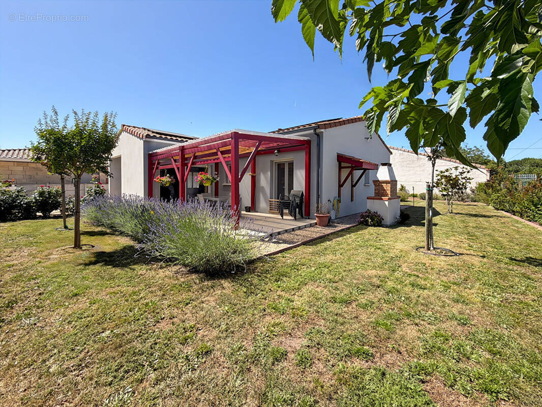 Maison à COUTRAS