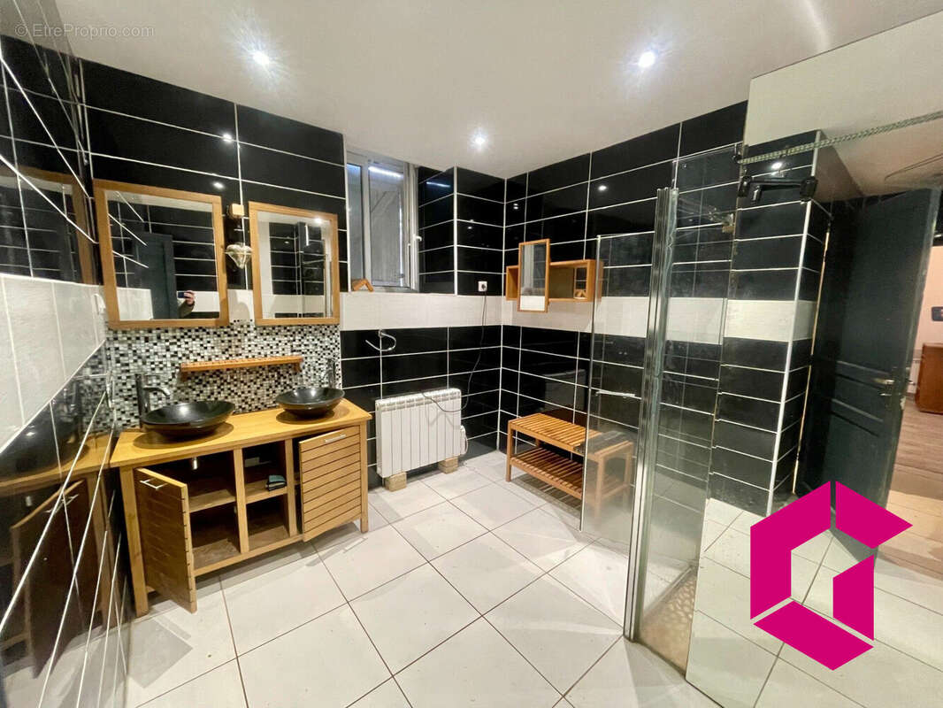 Appartement à FIX-SAINT-GENEYS