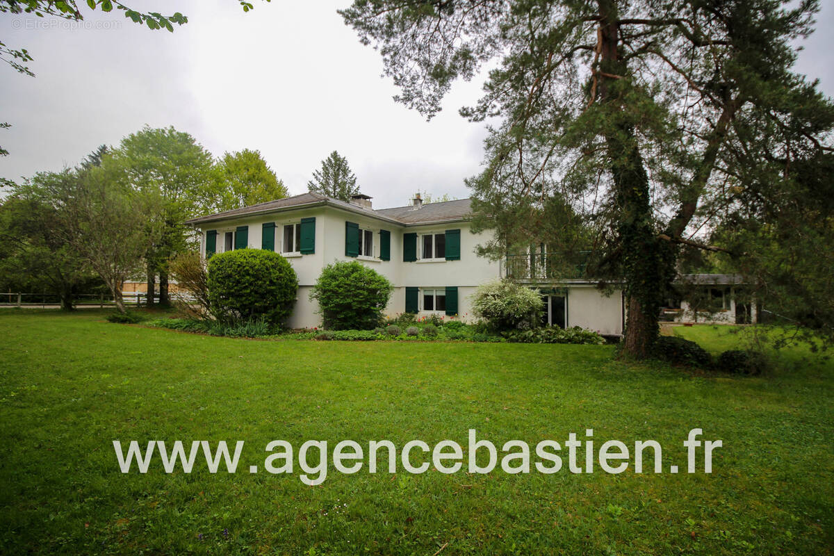 Maison à SAINT-GENIS-POUILLY