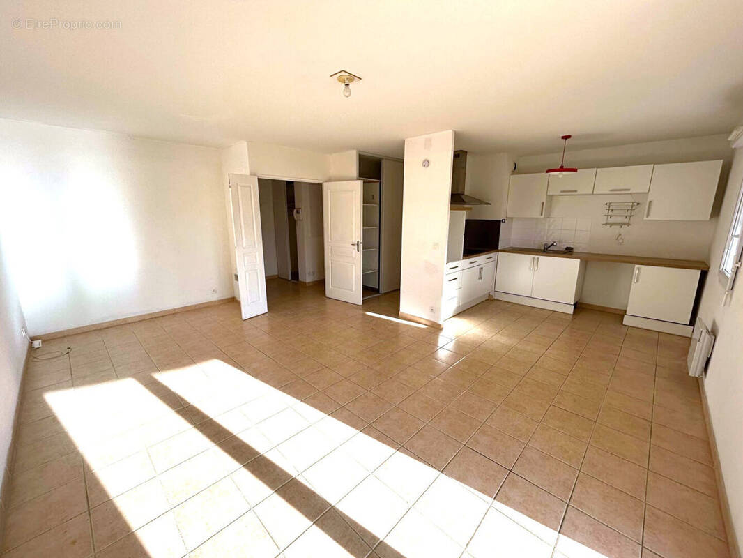 Appartement à L'ISLE-SUR-LA-SORGUE