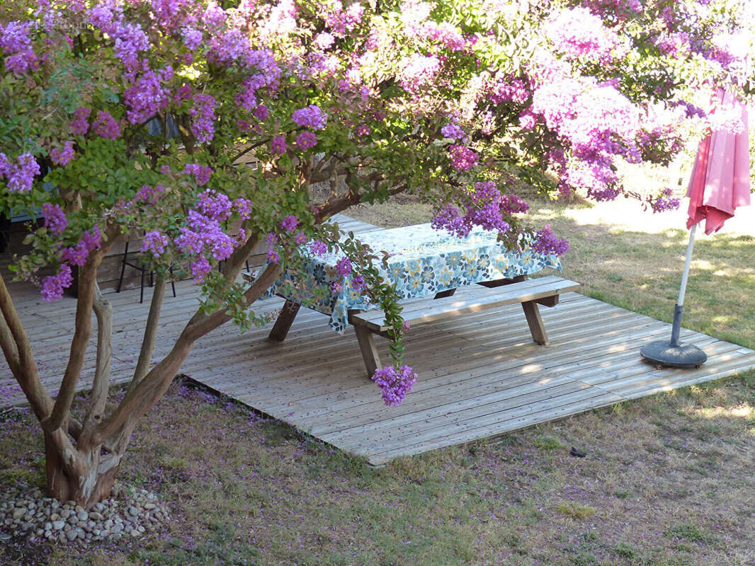 Maison à LES ARTIGUES-DE-LUSSAC