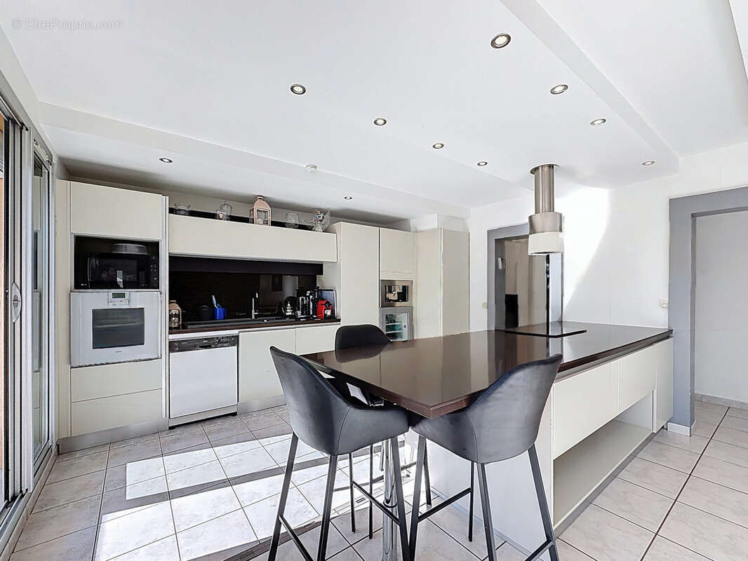 Appartement à DECINES-CHARPIEU