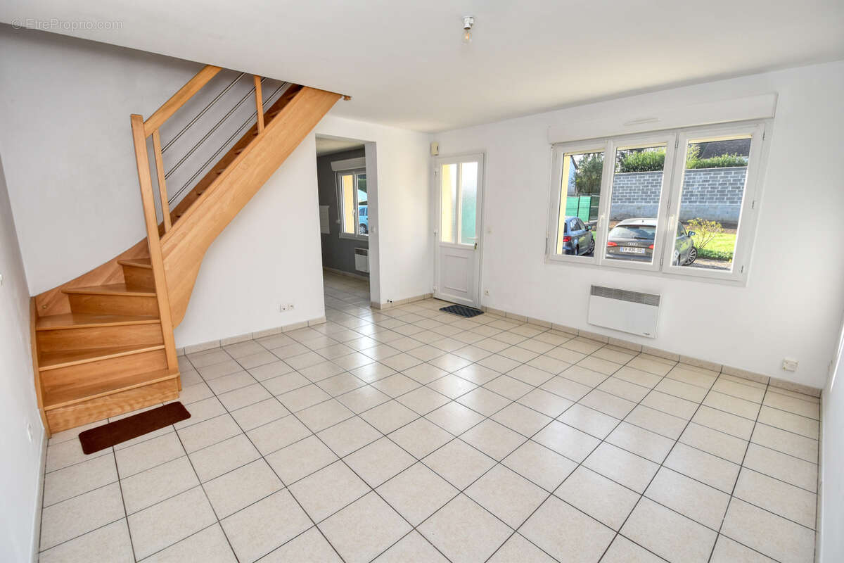Maison à HALLOY-LES-PERNOIS