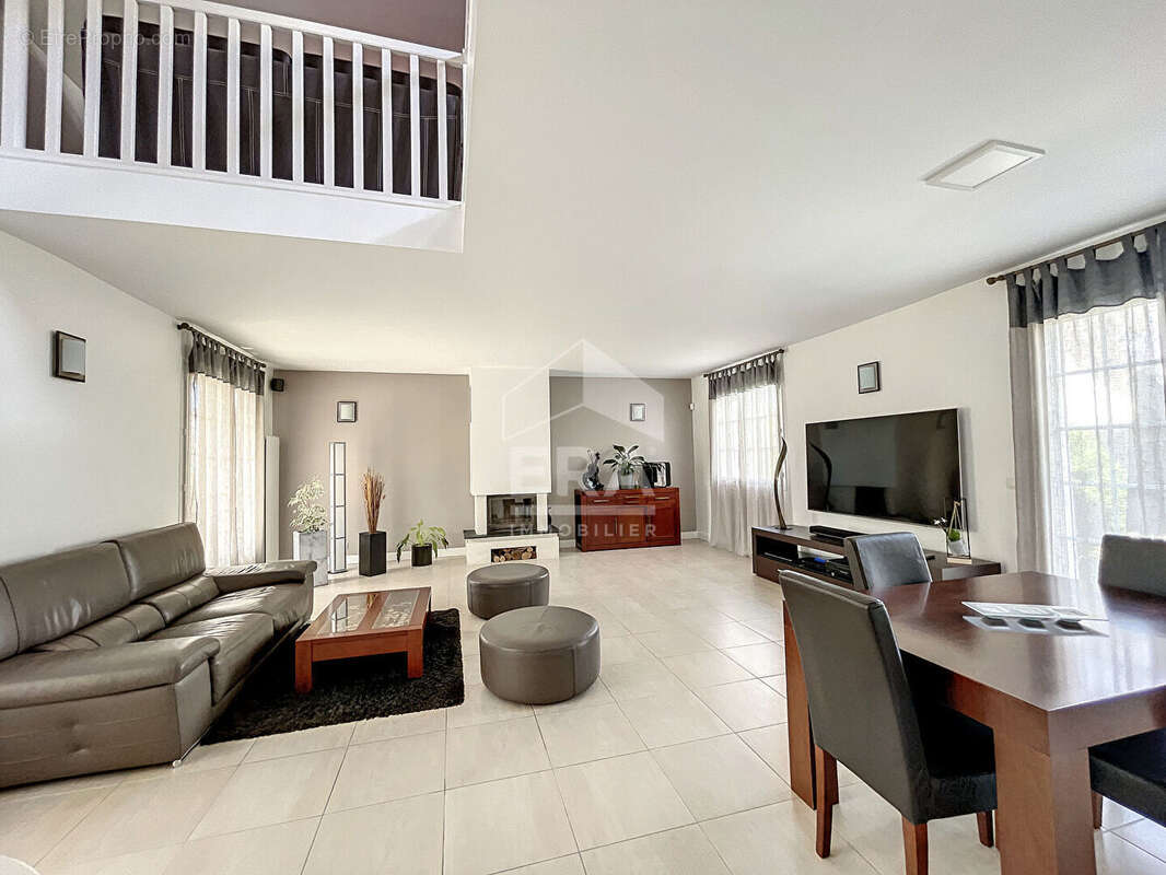 Maison à CHAUMONTEL