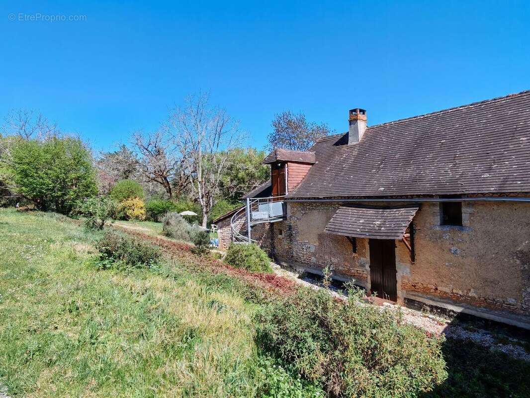 Parking - Maison à CUBJAC