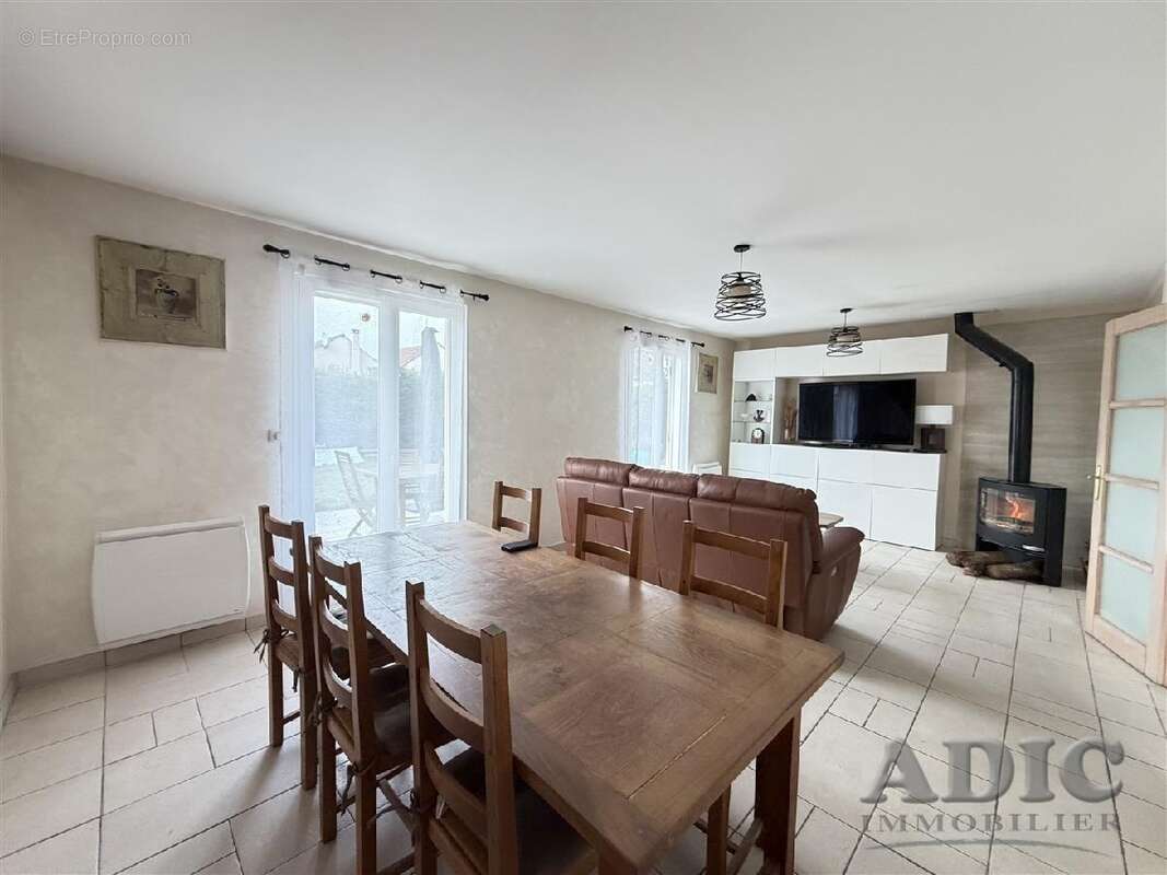 Maison 126 m² à Saint-Soupplets  - photo 3