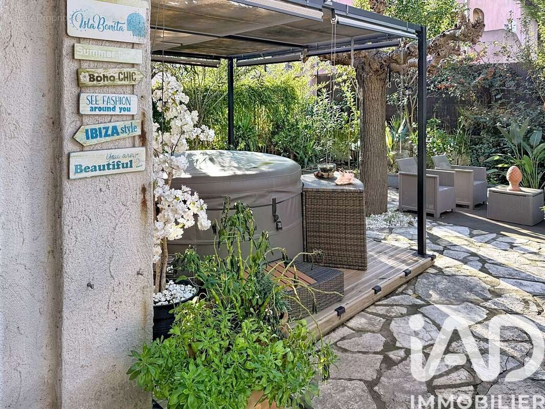 Photo 2 - Appartement à LE BEAUSSET