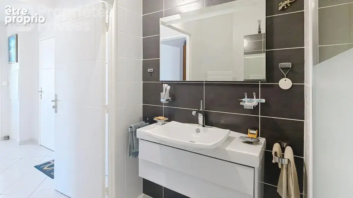 A vendre .Appartement Saint Cyr Sur Loire 3 pièce(s) 59.6 m2.262500 - photo 10