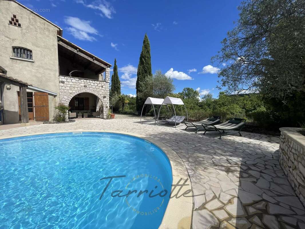Maison à ALBA-LA-ROMAINE