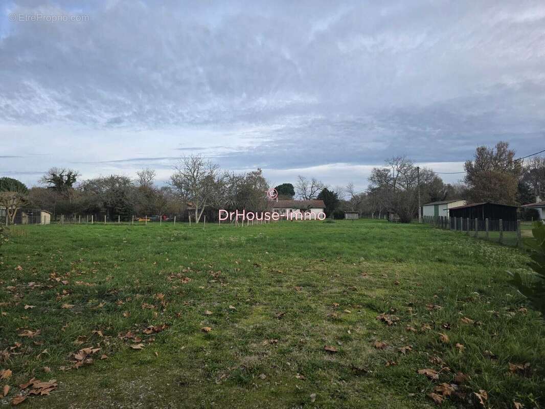 Terrain à LERM-ET-MUSSET