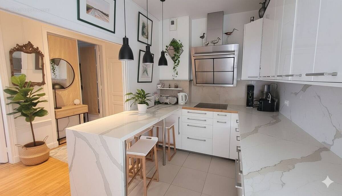 Appartement à PARIS-16E